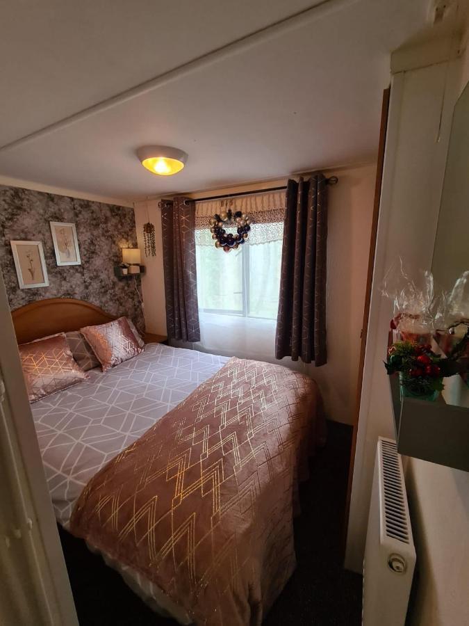 Unique Caravan With Outdoor Space Ballantrae Exterior foto